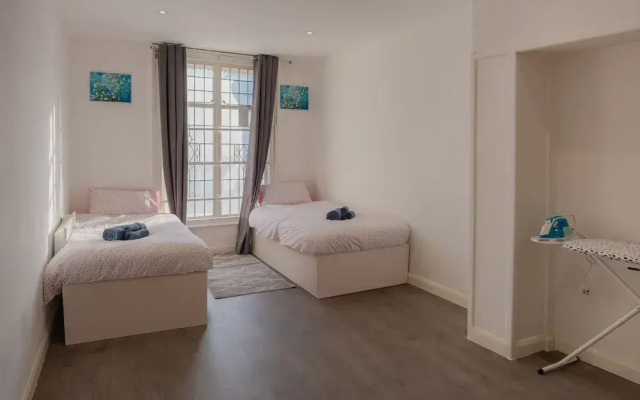 2br-sleeps5-citycentre-ws98