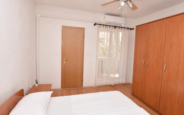 Apartments and Rooms Jakov