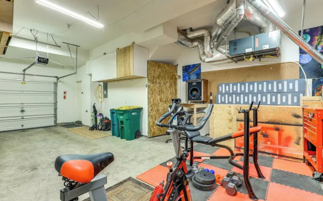 Walk to Mcmenamins Edgefield: Inviting Townhome!