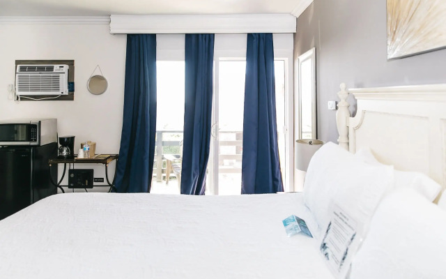 Seaside Laguna Inn & Suites