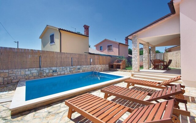 Awesome Home in Liznjan With Wifi and 2 Bedrooms
