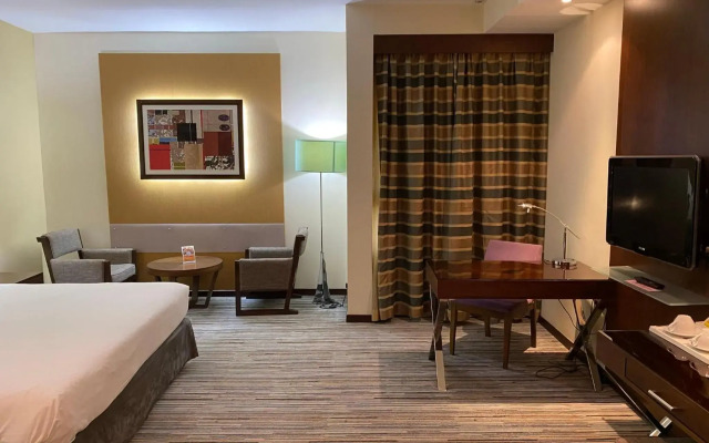 Phoenix Plaza Hotel Apartments