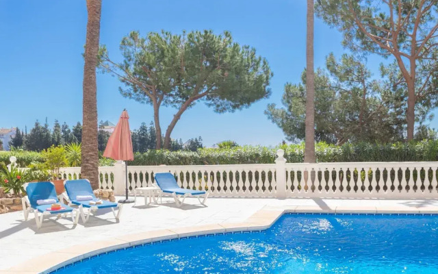 Calahonda Elegance With Pool And Sea View