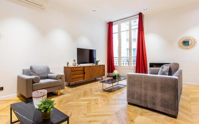 CMG Champs Elysées - Boetie 7