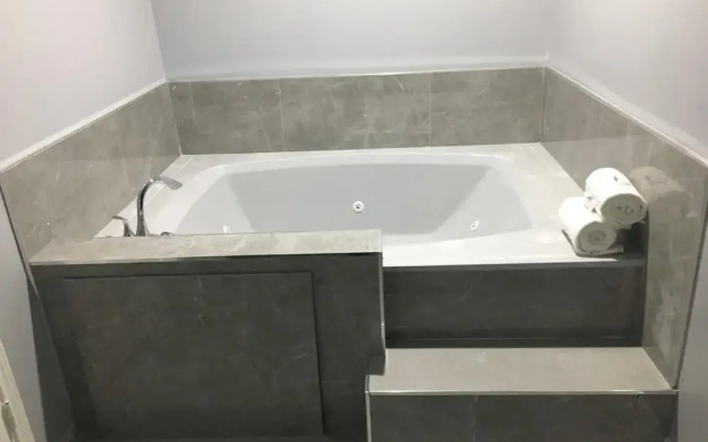 Platinum Inn and Suites