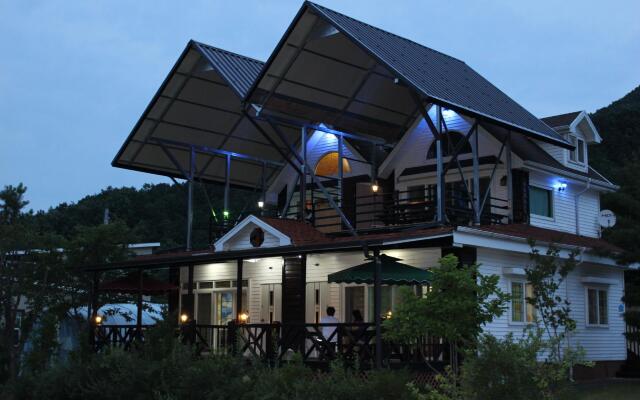 Moojoo Jeonmangdae Pension