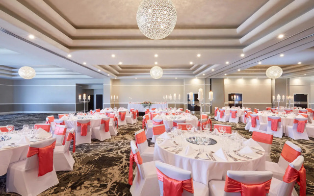 Holiday Inn Warwick Farm by IHG