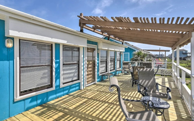 Galveston Beachfront House w/ Deck & Ocean Views!