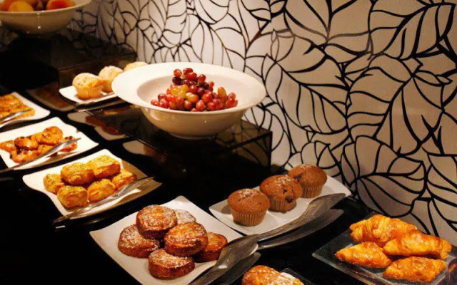 African Pride 15 On Orange Hotel