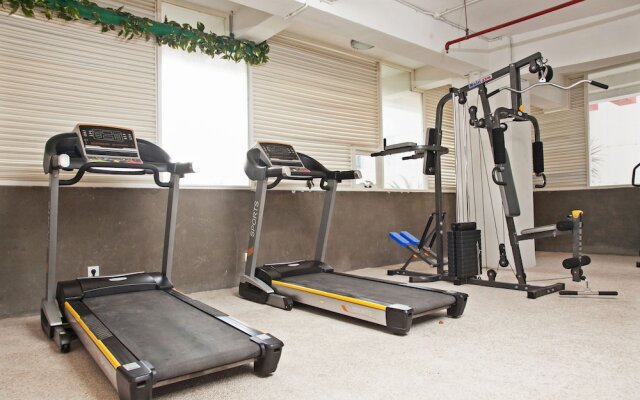 RedDoorz Apartment near Golden City Mall