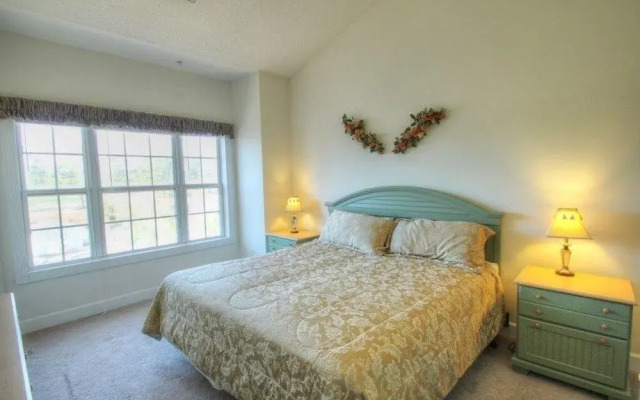 Magnolia North 302 4827 2 Br condo by RedAwning