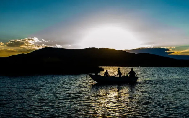 Uros Qhota Uta Lodge