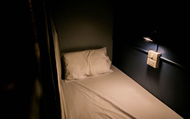 Silom SPACE Hostel