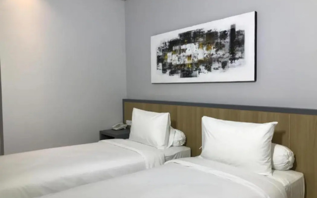 Front One Hotel Gresik