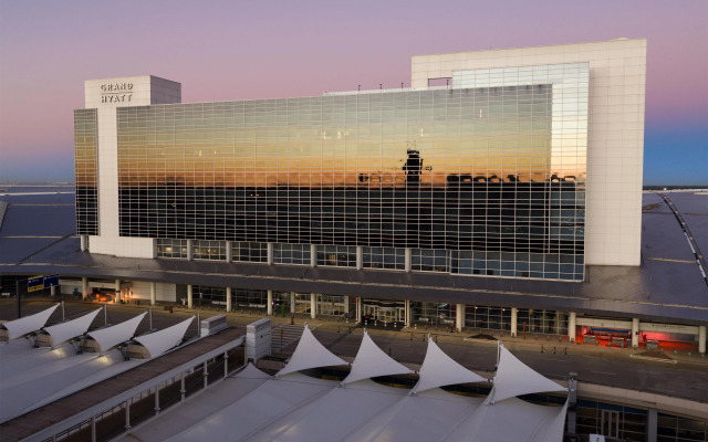 Grand Hyatt DFW - Connected to the airport