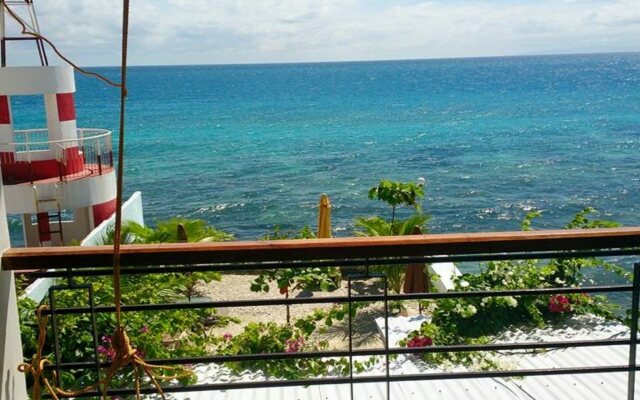 Isyian Beach House Retreat