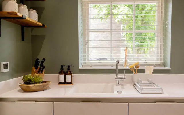 Stylish 3Bd Townhouse In Central Winchester