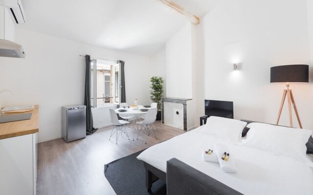 Large 1 Bedroom Apartment "rue de la Loge"!