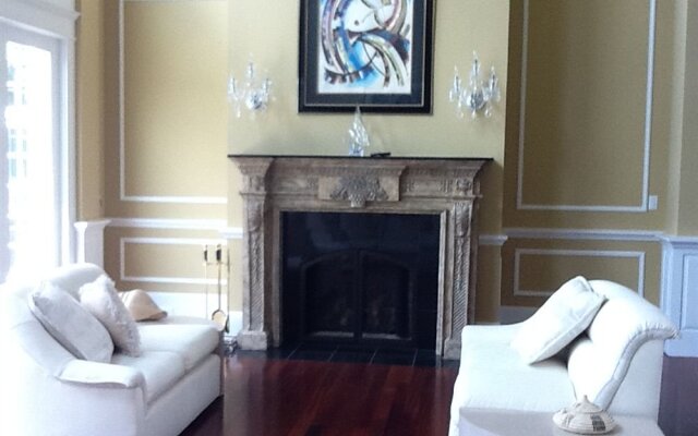 The Inn At Indian Creek & Indian Creek Bed and Stable