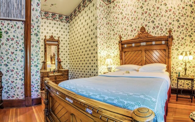 Peerless Hotel & Restaurant