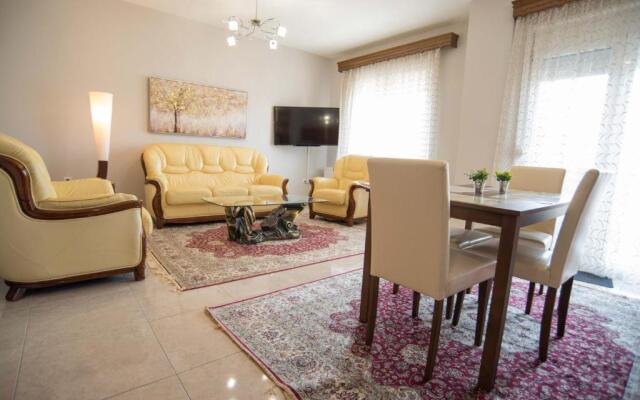 Friendly Flat 4