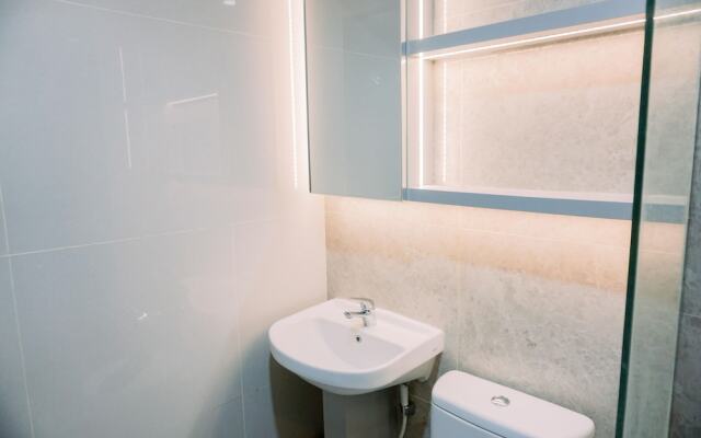 Restful And Well Furnished Studio Transpark Bintaro Apartment