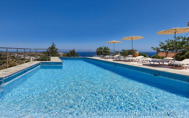 Charming Retro Studio With Shared Pool and View