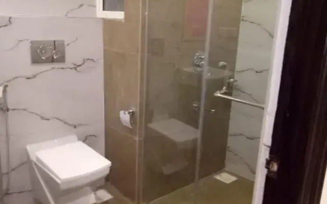 Hotel Shashinag Clarks Inn