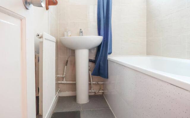 Old Church Road - Deluxe Guest Room