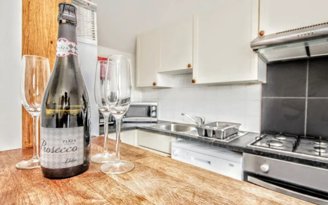 Celebrity Apartments Brighton, Queens Square