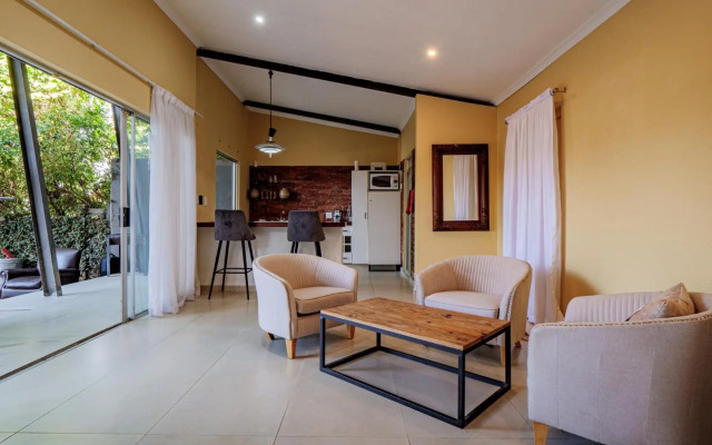 Private Studio flatlet, Uncapped Wifi, Netflix,Full DSTV