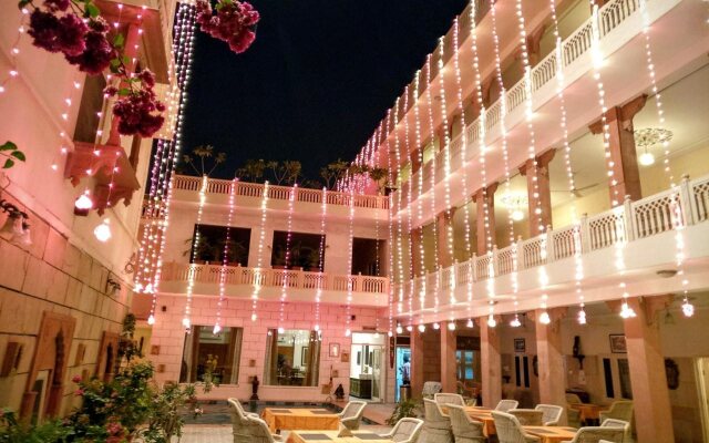 Suryaa Villa - A City Centre Hotel