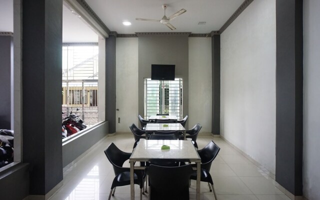 OYO 93355 Maestro Home Syariah