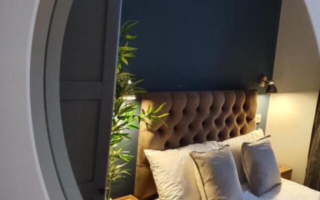 The Aviator - Stunning 1 bed with large balcony