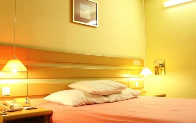 Home Inn (Wuhan Minhang Residential Community Changgang Road Metro Station)