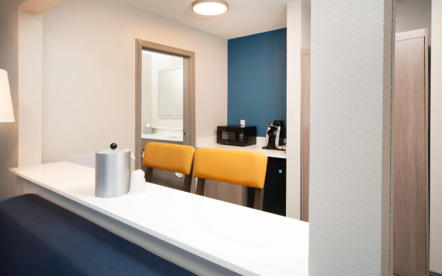 HOLIDAY INN EXPRESS & SUITES INDIANAPOLIS - EAST by IHG