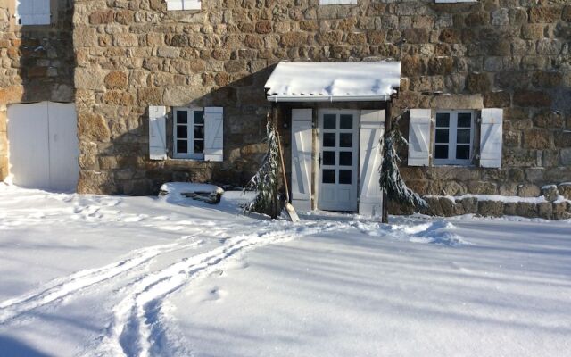 Charming Farmhouse in Cros-de-géorand With Swimming Pool