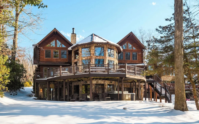 Grand Chestnut Lodge by Taylor Made Deep Creek