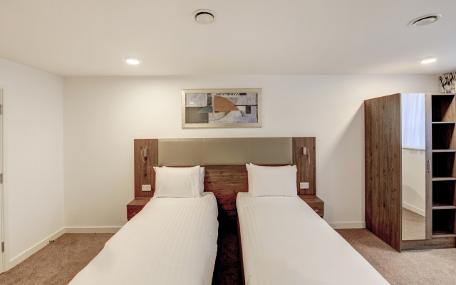 OYO Plymouth Central Hotel