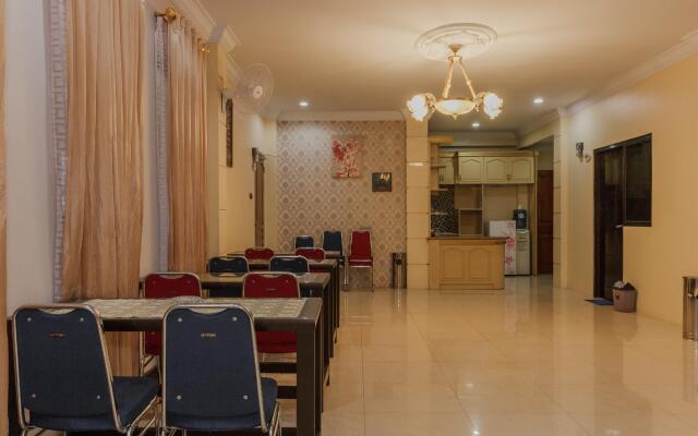 RedDoorz Plus near Pantai Malalayang Manado