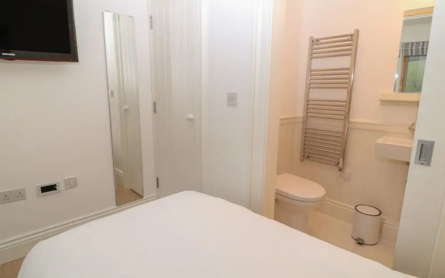 2 Garden Apartment