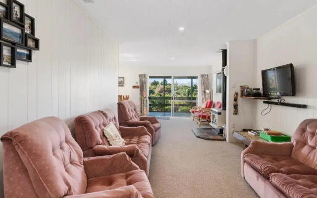Family Fun at The Lake - Lake Tarawera Holiday Home