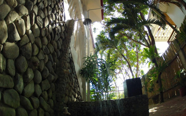 White House Beach Resort