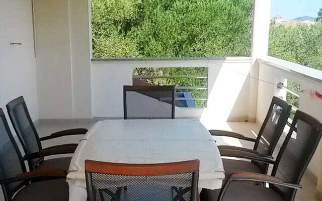 Sea View Apartment Serene, Sleeps 7