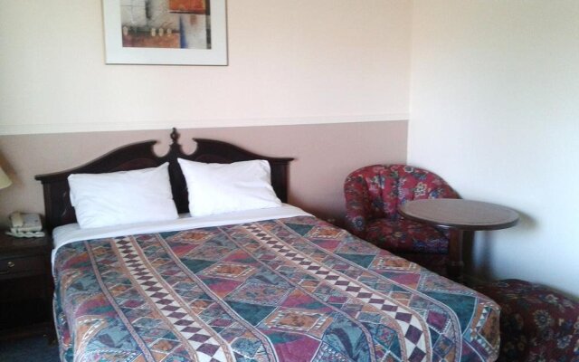 Knights Inn Cornwall