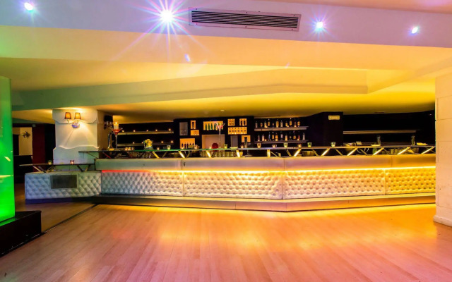 Отель Sercotel Hmo Martina