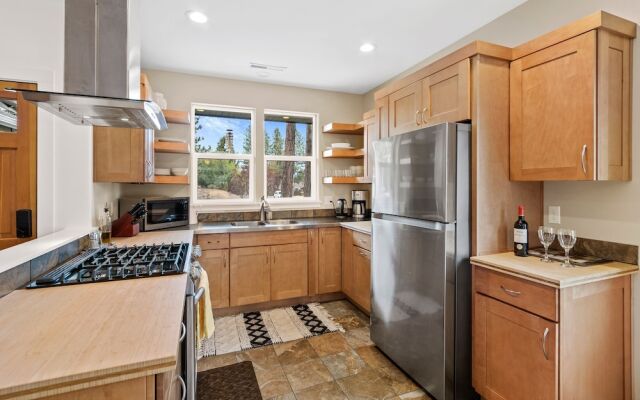 SW Decoy Home With Private Outdoor Living Space by Redawning