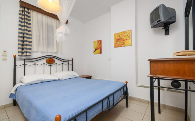 Ydreos Studios & Apartments