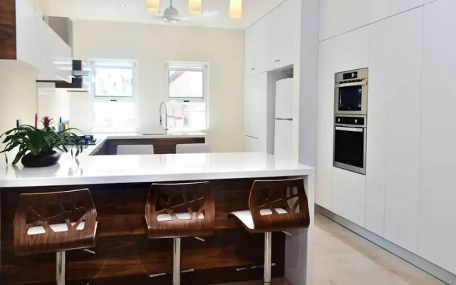 Condo Las Olas 306 by Playa Paradise