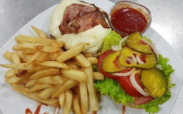 Mr Cowboy hotel y restaurante